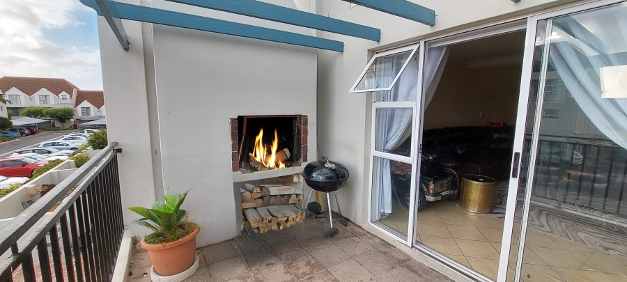 2 Bedroom Property for Sale in Gordons Bay Central Western Cape